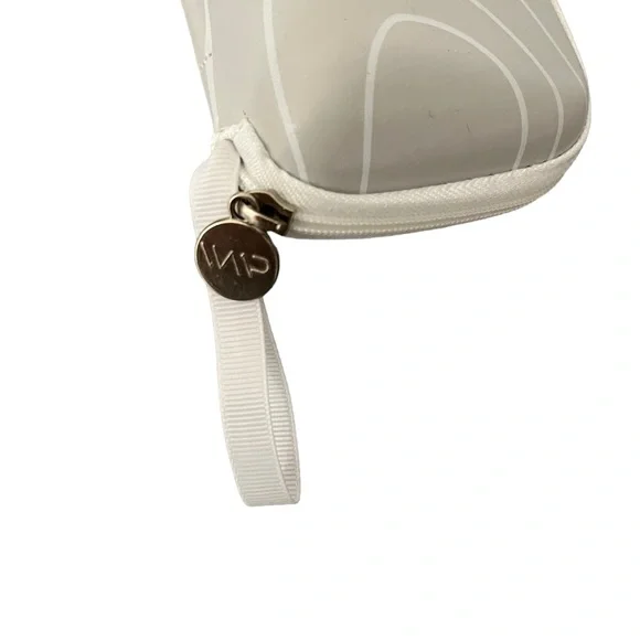 WearMe Pro Black Cat Eye Sunglasses with Zip Around Hard Case CAT007 - Picture 11 of 12